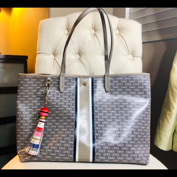 Tory Burch Handbags - Tory Burch Gemini Link Tote Grey - LIKE NEW